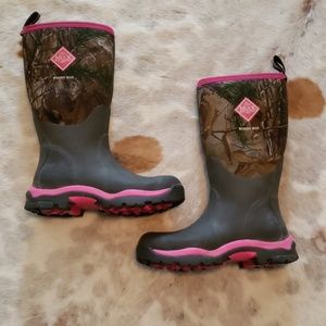 Camo and pink winter muck boots